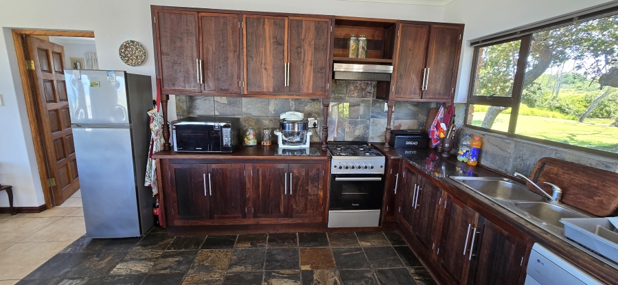 4 Bedroom Property for Sale in Marshstrand Eastern Cape